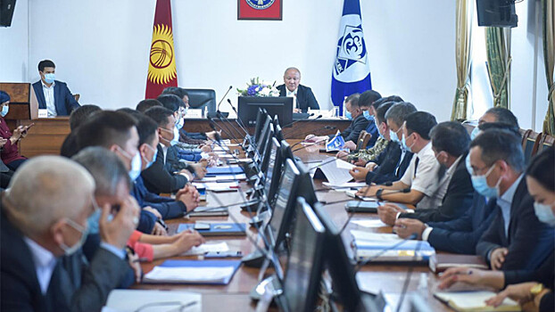 Из-за назначения Тюлеева в мэрии Бишкека произошла потасовка