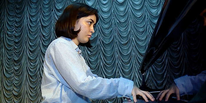 Первый сольный концерт юной пианистки Джаннат Хусейнзода прошел в Душанбе