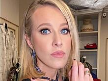 «Великая. Настоящая. Люблю»: Собчак и Литвинова повеселились на концерте Земфиры