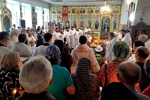 "Он был легендой города". В Дербенте простились с убитым террористами отцом Николаем