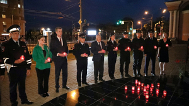 В Мордовии сотрудники полиции и представители общественности приняли участие в патриотической акции «Свеча памяти»