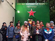 Старшеклассники отправились на экскурсию в бомбоубежище