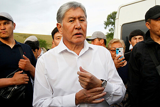 Экс-президент Киргизии Алмазбек Атамбаев после освобождения покинул страну