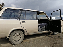 В автомобиле на пляже в Увеке нашли труп мужчины