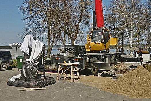 В Воткинске освятили памятник мученикам Николаю и Варваре