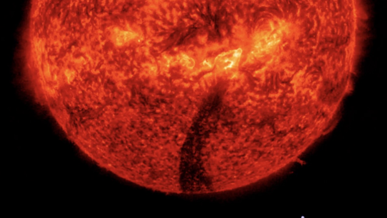 Ученые раскрыли, почему корона Солнца горячее его поверхности