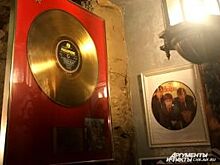 Биг Бен из печки и пластинки из золота. Воронежец собрал музей The Beatles
