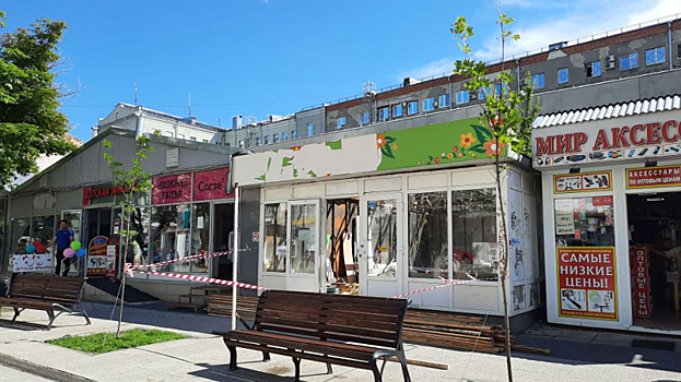 Мэр Саратова заявил о разборе ларьков у «Детского мира». Пока демонтируют только один