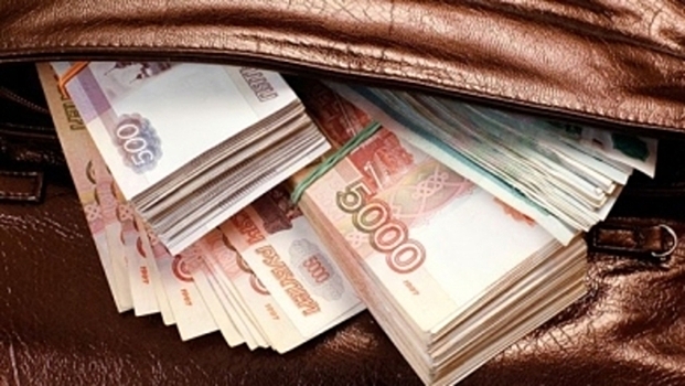 В Барнауле официант вернул клиенту забытую сумку с 4 млн рублей