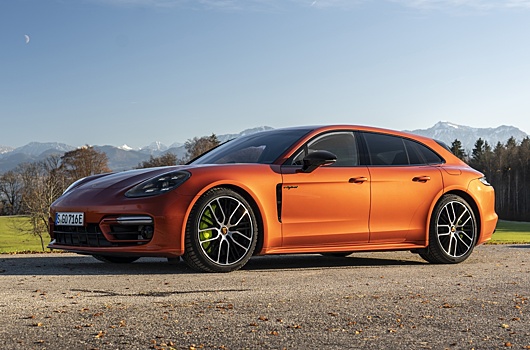 Porsche работает над электрической Panamera