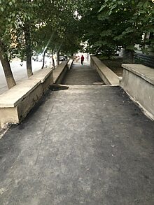 Лестницу на Мичурина «забыли» отремонтировать вместе с тротуаром