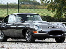 Британский актер Роуэн Аткинсон выставил на продажу свой Jaguar E-Type