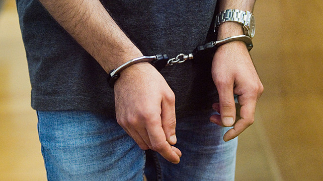 В Тулузе мужчина напал с ножом на подростков