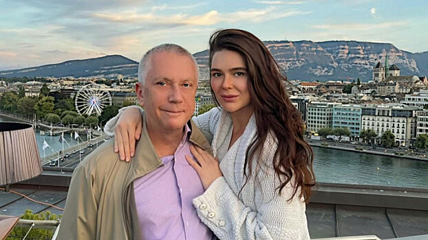Экс-чиновник Минфина Андрей Вавилов отпраздновал в Италии свадьбу с 24-летней избранницей