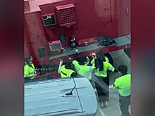 Халатность сотрудников аэропорта вызвала возмущение в сети