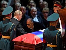 Песков рассказал об отношениях Путина с Кобзоном