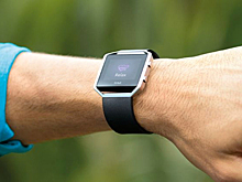 Fitbit готова выпустить новые "умные" часы и Beats-подобные наушники