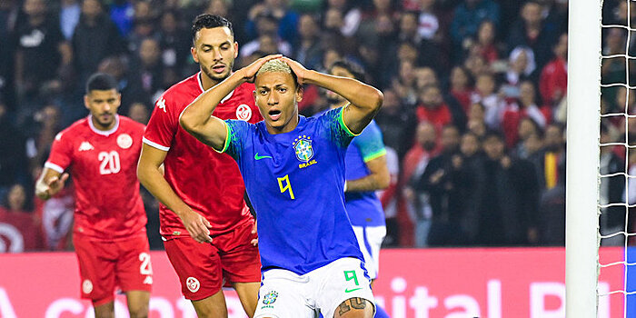 Футболист сборной Бразилии просит наказать фанатов-расистов