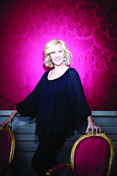 В 2004 году она выпустила новый альбом  «My Coloring Book» — сборник кавер-версий  хитов шестидесятых. 