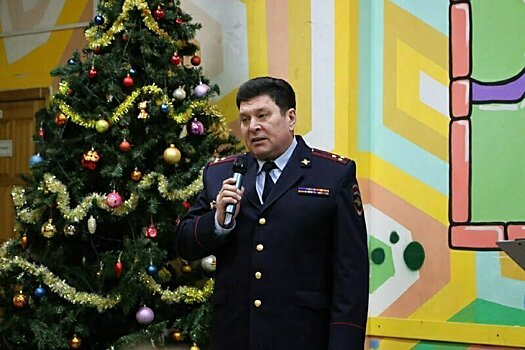 В Кирове прошла акция «Полицейский Дед Мороз» для воспитанников центров помощи детям