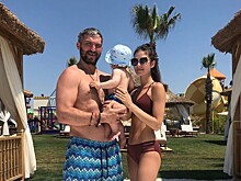 Жена Александра Овечкина показала первую фотосессию их сына