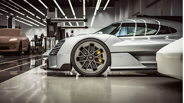 Porsche представили электрический Macan в виде глиняной модели