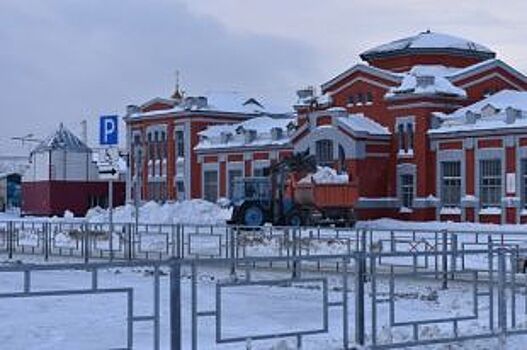 Мэр Барнаула Дугин призвал штрафовать УК за сугробы во дворах и сосульки