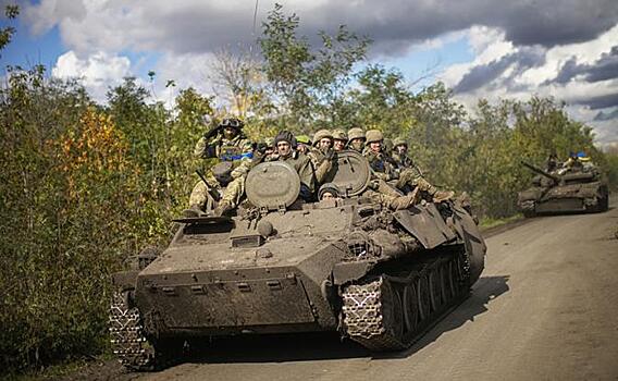 Битва за Херсонщину: Киев бросил танки и батальоны пехоты в наступление на русскую десантуру
