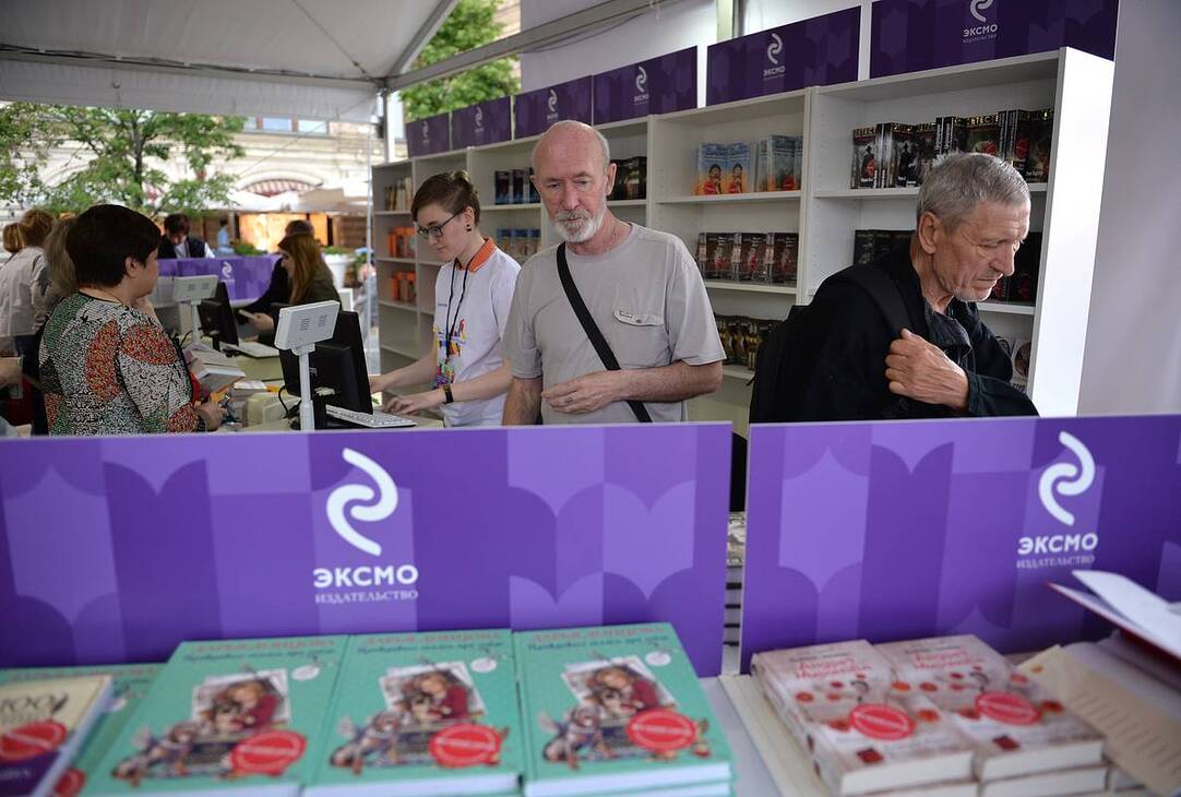 Эксмо логотип. Торговый дом эксмо. Топ книг от эксмо. Новинки издательства эксмо 2024. Новинки издательства эксмо 2024.