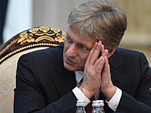 Песков назвал противников вакцинации от коронавируса "опасными дураками"