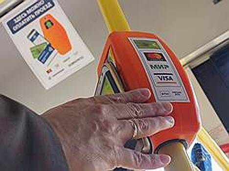 Оплатить проезд банковской картой или смартфоном можно на 111 автобусных маршрутах Петербурга