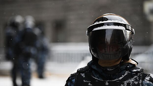 ОМОН взял штурмом салон эротического массажа в Челябинске