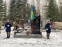 Мемориал кавалеру трёх орденов Мужества Андрею Кузнецову открыли в Новосибирске