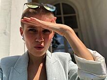 Мельникова показала, как разбирает гардероб по методу Мари Кондо