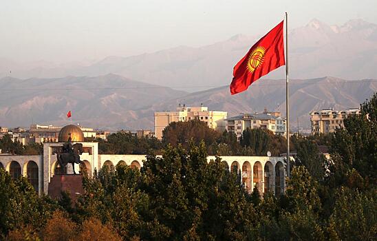 Четыре киргизских банка приостановили обслуживание карт "Мир"