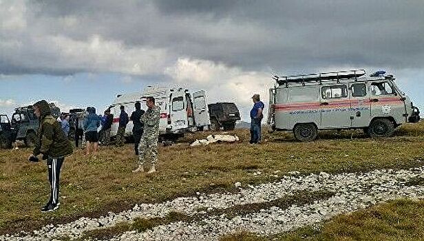 В упавшей с обрыва машине в Крыму была семья с ребенком