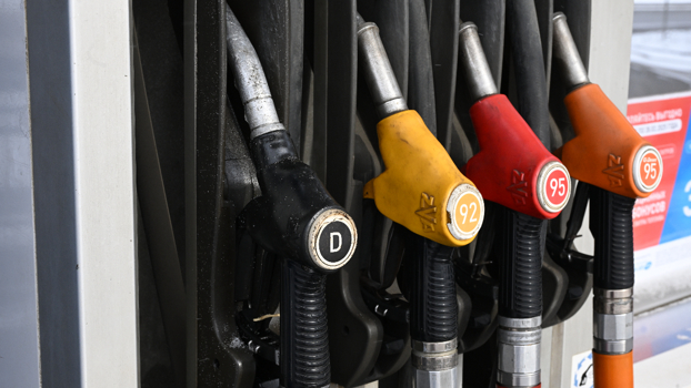 Власти РФ ввели полный запрет на экспорт бензина