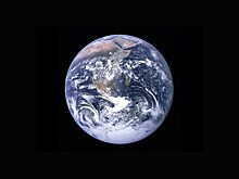 SpaceX отправила первую пилотируемую миссию над полюсами Земли