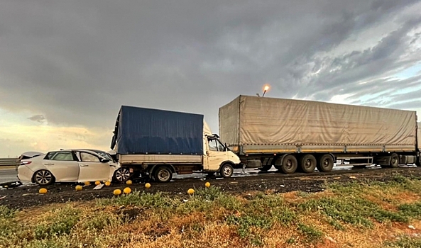 Под Волгоградом в ДТП с «Киа» и «Газелью» пострадали два человека