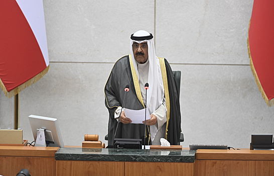 Эмира Кувейта привели к присяге перед парламентом