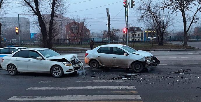 В Ростове в ДТП пострадали четыре человека