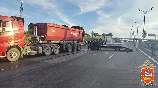 Пятнадцать автомобилей столкнулись в ДТП в подмосковном Серпухове