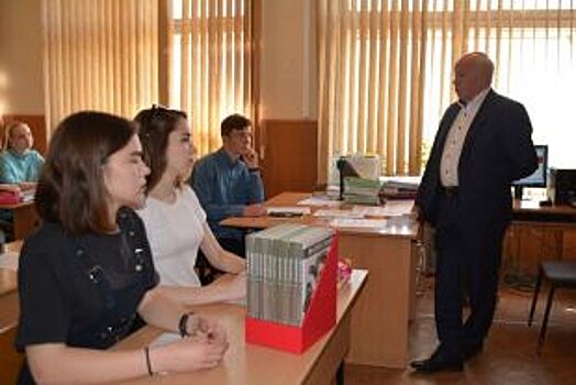 Владимир Ключников провел Парламентский урок в Нижнедевицкой гимназии