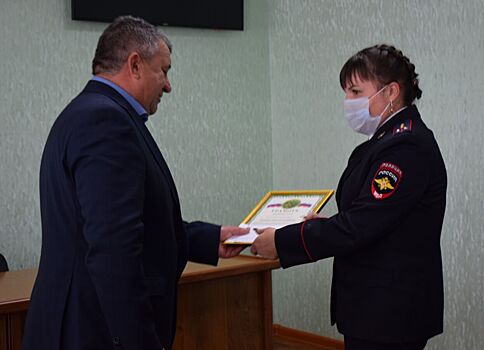 Глава Выселковского поселения поздравил сотрудников полиции с праздником