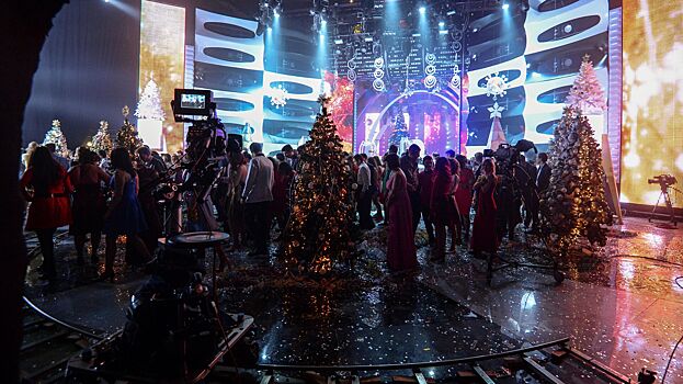 Названы все ведущие новогодней ночи на Первом канале