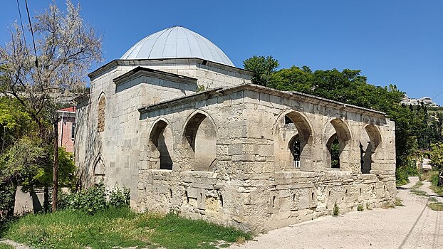 Культовая архитектура Крымского ханства: восьмигранные мавзолеи