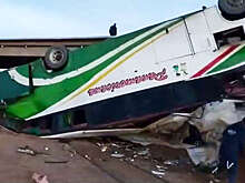 В Боливии перевернулся пассажирский автобус