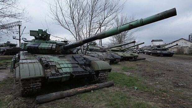 Украина завершила отвод танков под Луганском