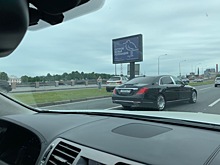 Водитель Audi влетел в столб в Петербурге
