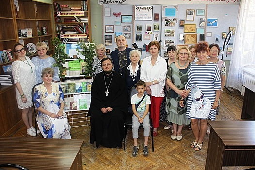 Городская библиотека № 6: «Святая Троица ступает на порог»